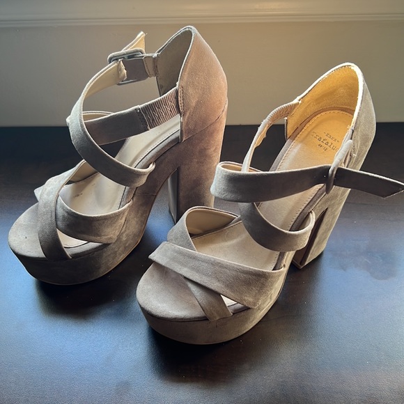 Platform beige suede high heel sandal - Picture 3 of 4